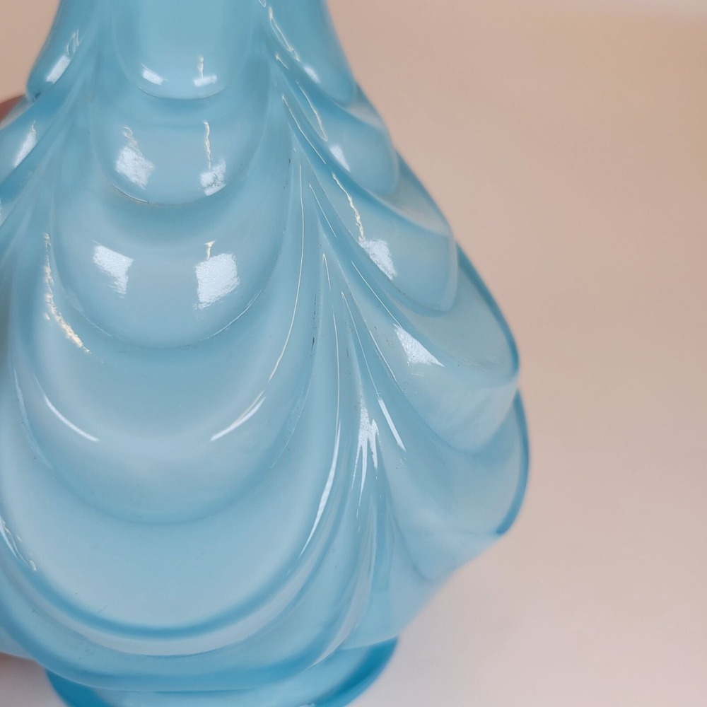 Vintage Vase MCM Fenton Art Handcrafted Glass Blue Topaz Drapery Bud 6" USA - Picture 3 of 8
